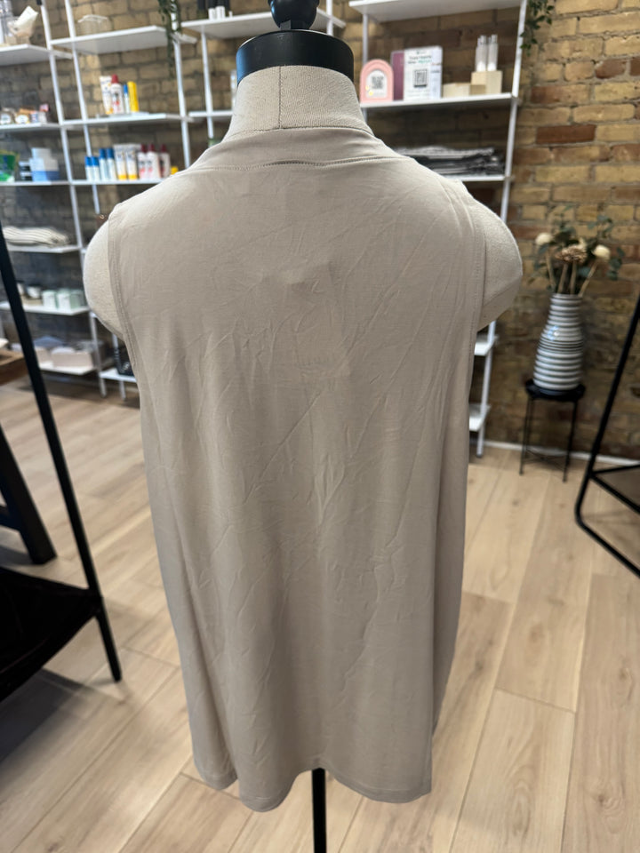 Double Zero Top in Dove Grey