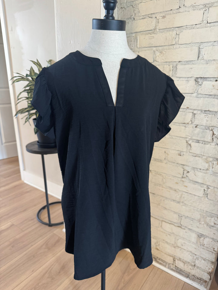 2X Accent of Style black ruffled sleeve top